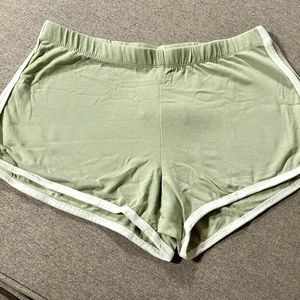 Hearts & Hips green short shorts. Size medium